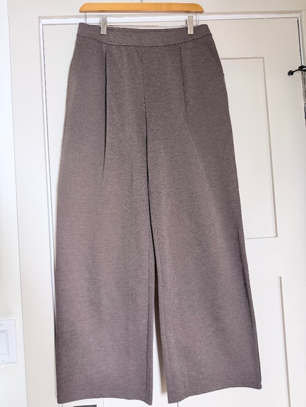 H&M - Pull on textured fabric pants - Brown - Size Medium